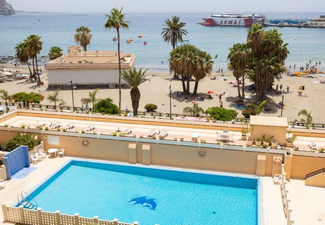  à Los Cristianos - Frontline Penthouse with heated pool and parking